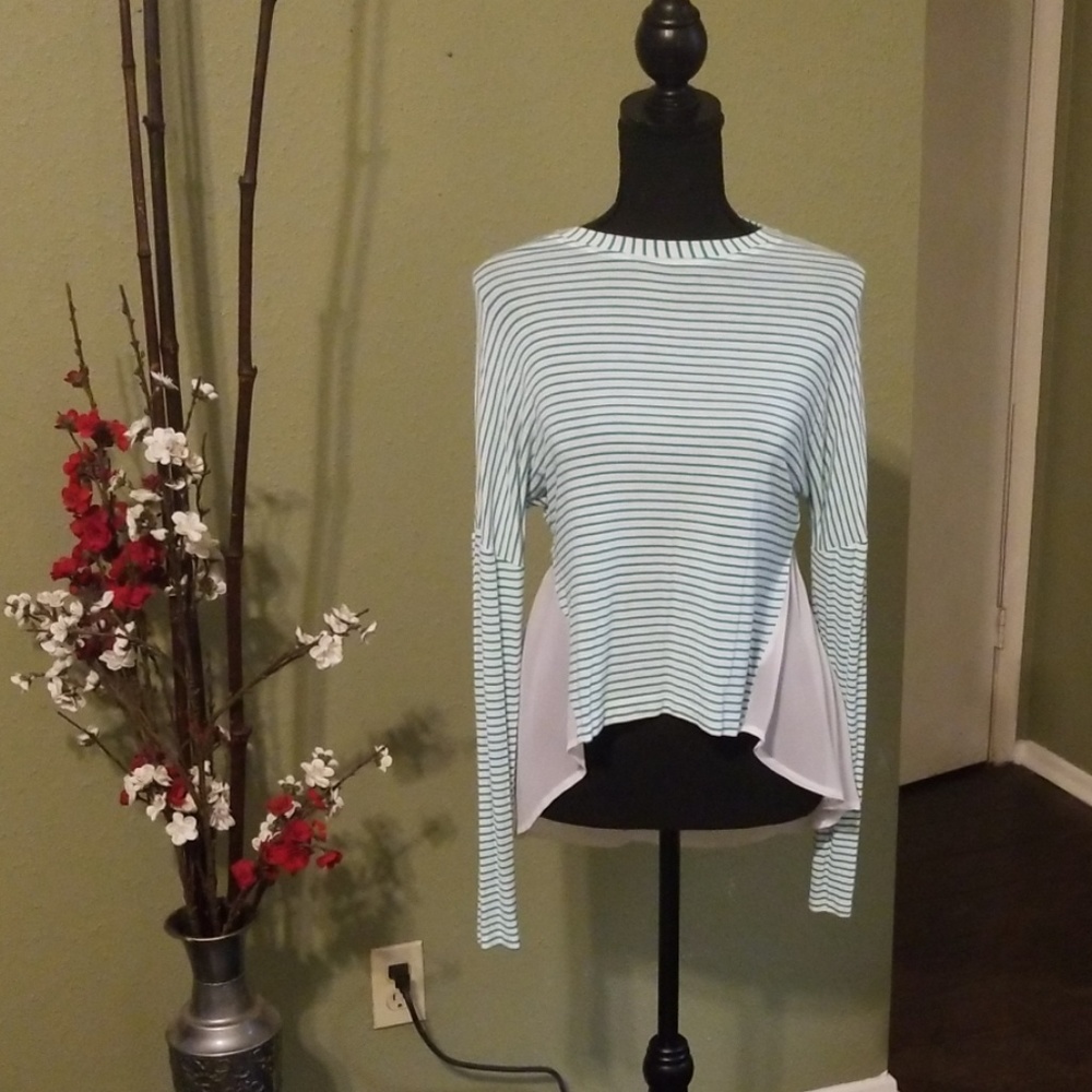 ❤SEXY Aqua and White top/sheer chiffon like detail